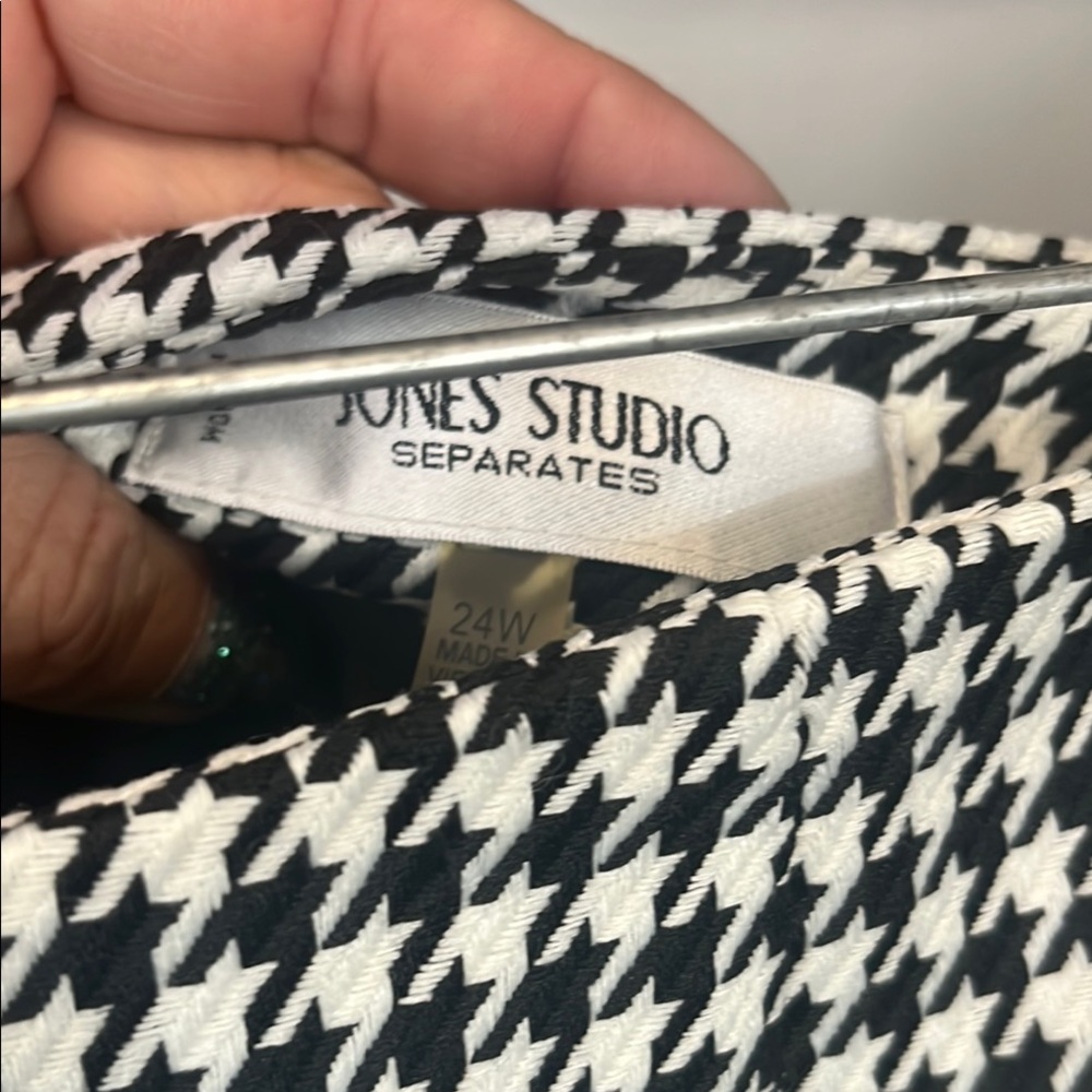 Black and White Houndstooth Skirt by Jones Studio - Picture 3 of 4
